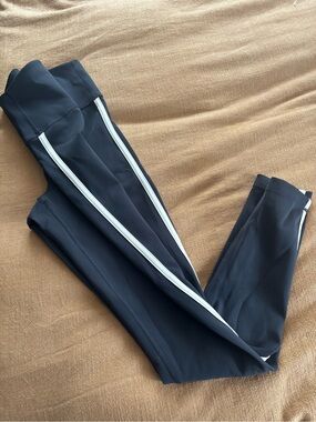 Organic Basics RECYCLED NYLON
Active Flow Leggings